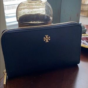 Beautiful Tory Burch leather wallet! Like new!